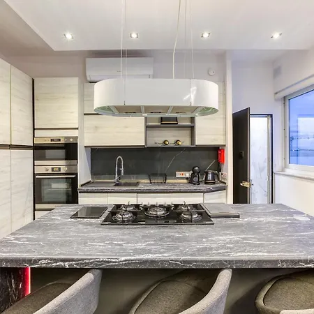 Beautiful 3br Triplex Penthouse With Hot-tub By 360 Estates Lejlighed