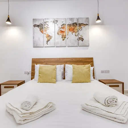 Beautiful 3br Triplex Penthouse With Hot-tub By 360 Estates *