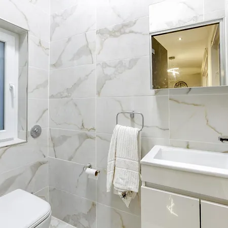 Beautiful 3br Triplex Penthouse With Hot-tub By 360 Estates Gzira