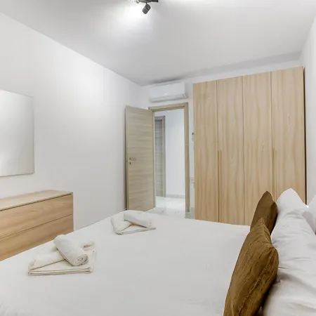 Beautiful 3br Triplex Penthouse With Hot-tub By 360 Estates Lejlighed