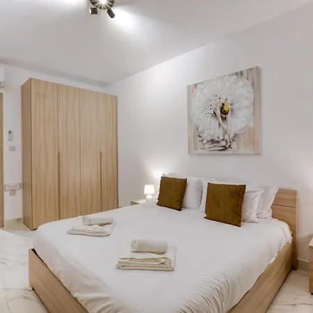 Beautiful 3br Triplex Penthouse With Hot-tub By 360 Estates Gzira