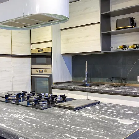 Beautiful 3br Triplex Penthouse With Hot-tub By 360 Estates