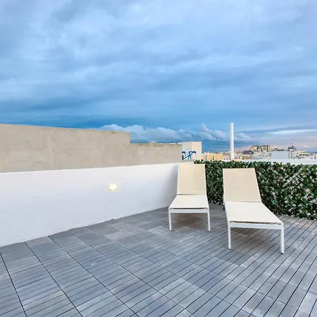Beautiful 3br Triplex Penthouse With Hot-tub By 360 Estates Lejlighed
