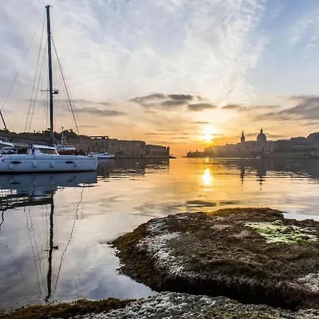 Apartment Beautiful 3br Triplex Penthouse With Hot-tub By 360 Estates *