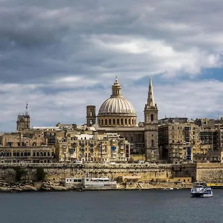 Beautiful 3br Triplex Penthouse With Hot-tub By 360 Estates