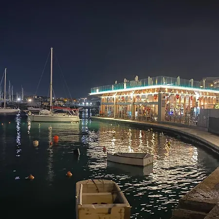 Beautiful 3br Triplex Penthouse With Hot-tub By 360 Estates