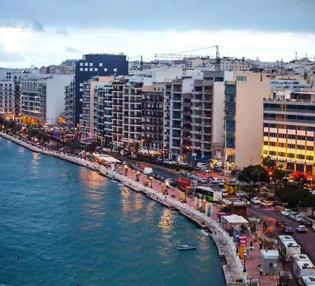 Beautiful 3br Triplex Penthouse With Hot-tub By 360 Estates Gzira