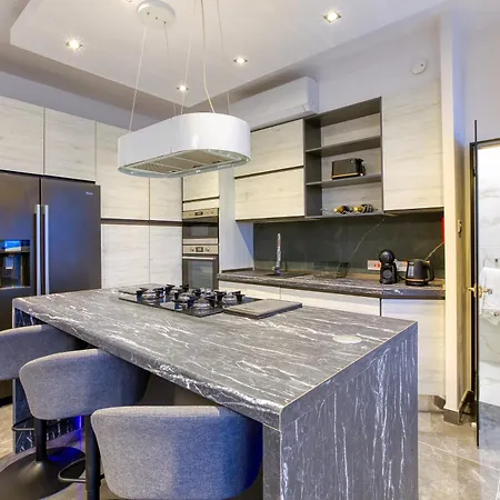 Beautiful 3br Triplex Penthouse With Hot-tub By 360 Estates