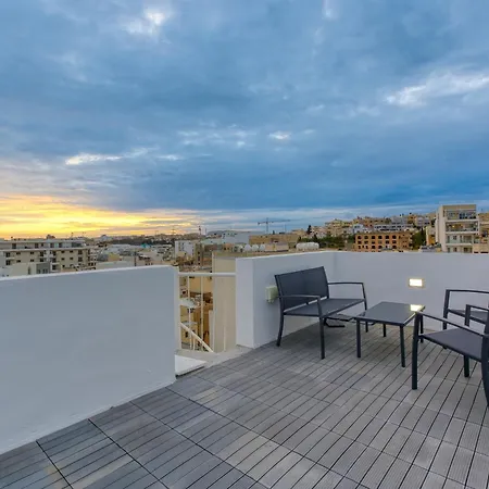 Beautiful 3br Triplex Penthouse With Hot-tub By 360 Estates