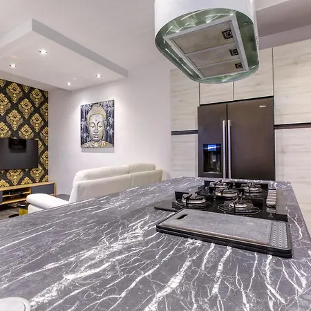 Beautiful 3br Triplex Penthouse With Hot-tub By 360 Estates Gzira