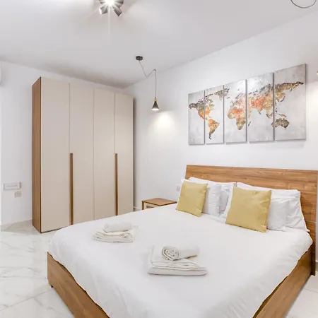 Apartment Beautiful 3br Triplex Penthouse With Hot-tub By 360 Estates Gzira