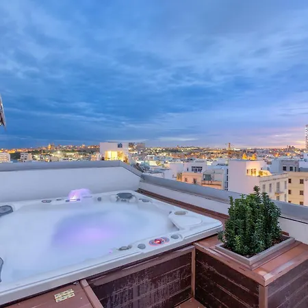 Apartment Beautiful 3br Triplex Penthouse With Hot-tub By 360 Estates *