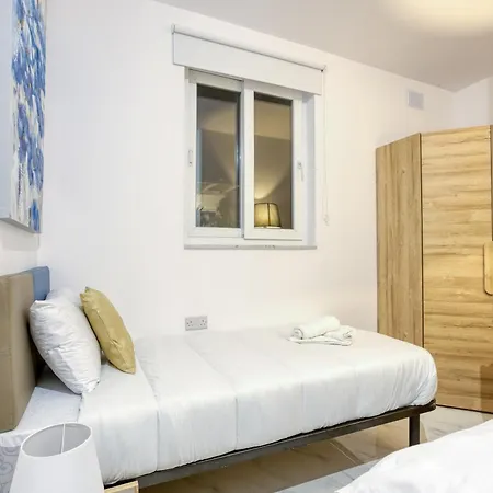 Apartment Beautiful 3br Triplex Penthouse With Hot-tub By 360 Estates