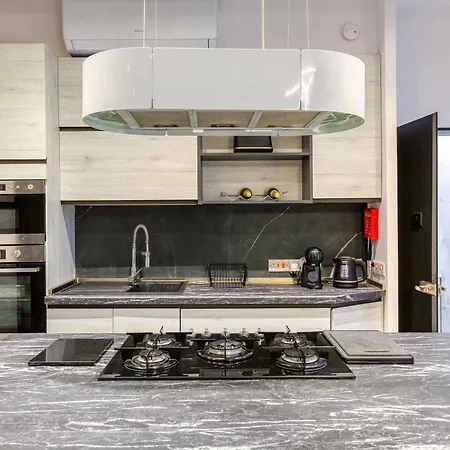 Beautiful 3br Triplex Penthouse With Hot-tub By 360 Estates * Gzira